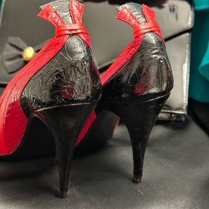 Gorgeous Cadiz Red & Black Heels